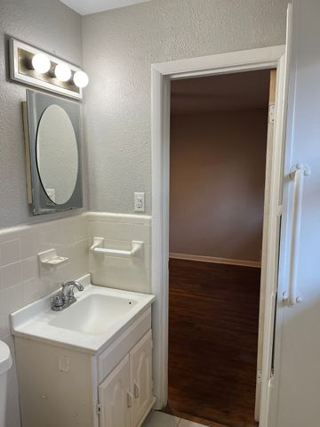 501 Merrill Drive, Bedford, TX 76022