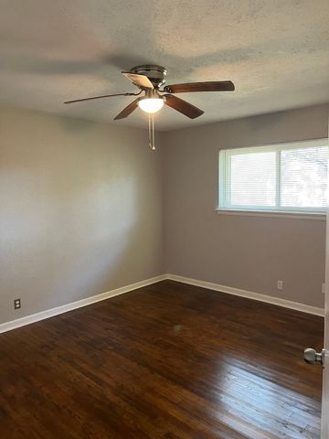 501 Merrill Drive, Bedford, TX 76022