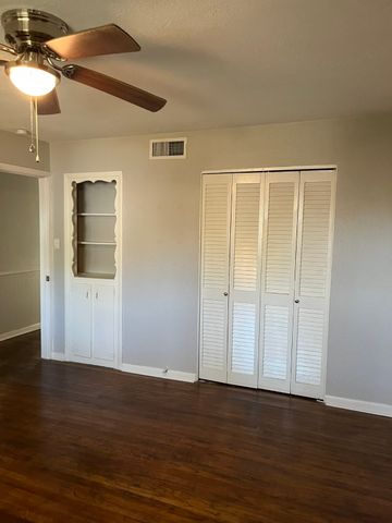 501 Merrill Drive, Bedford, TX 76022