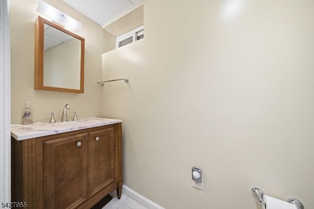 21 Robin Hood Rd, Parsippany-troy Hills Twp., NJ 07950