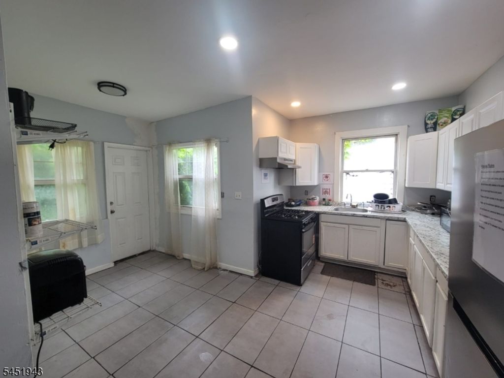 476 Laurel St, City Of Orange Twp., NJ 07050 — photo 4