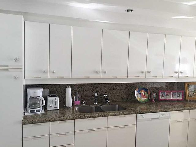 2000 Island Boulevard 1107, Aventura, FL 33160