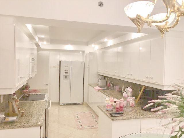 2000 Island Boulevard 1107, Aventura, FL 33160