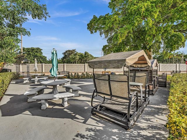 238 Ventnor Q 238, Deerfield Beach, FL 33442