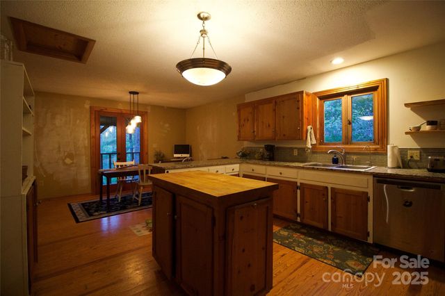 15 Gold Creek Crossing, Black Mountain, NC 28711