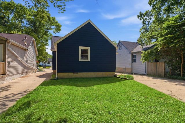 4625 N River Park BOULEVARD, Glendale, WI 53209
