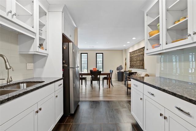 540 N Neville 303, Oakland, PA 15213