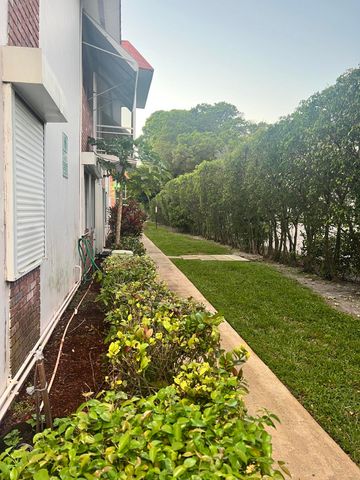 3550 NW 8th Avenue 404, Pompano Beach, FL 33064