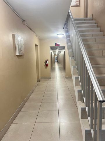 3550 NW 8th Avenue 404, Pompano Beach, FL 33064