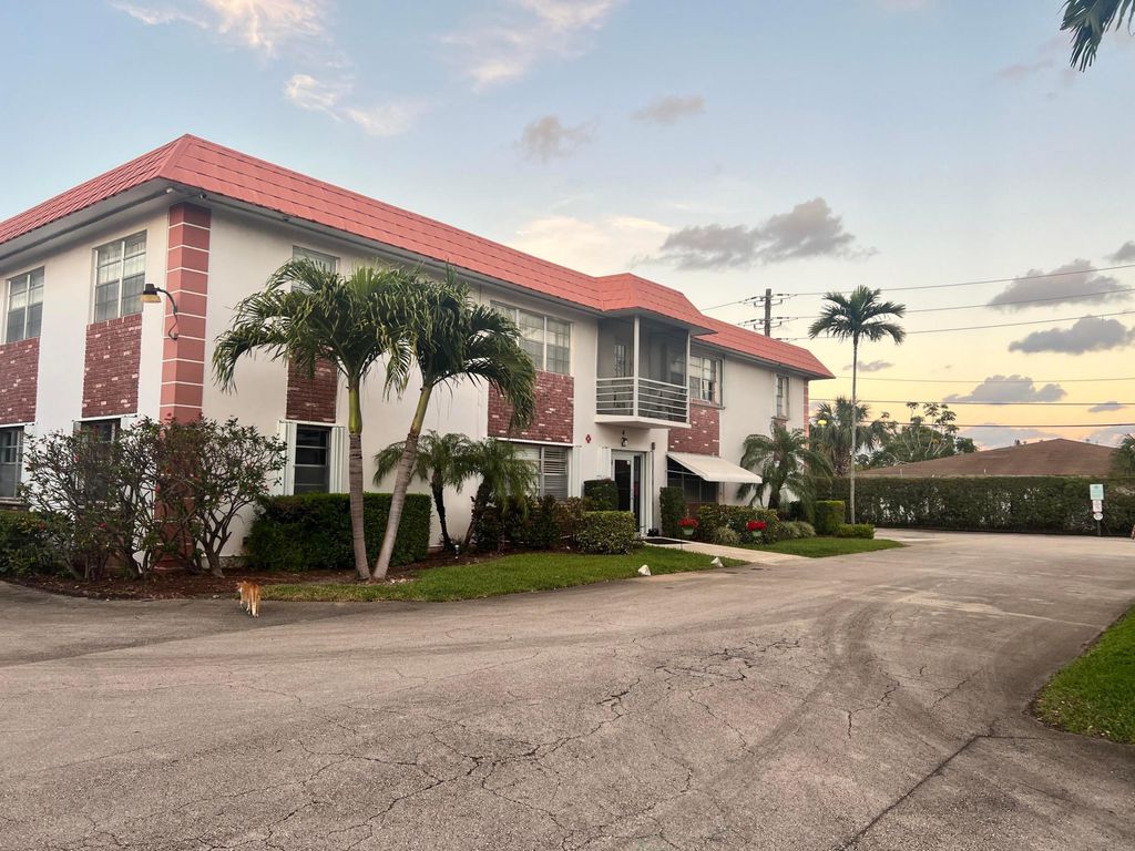 3550 NW 8th Avenue 404, Pompano Beach, FL 33064
