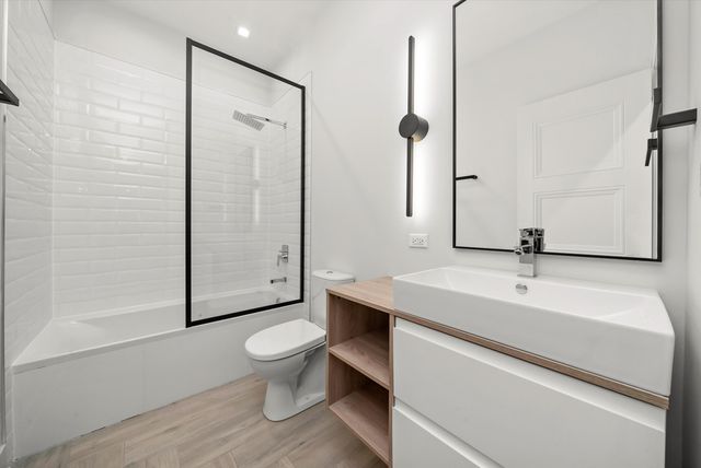 3210 N Keeler Avenue, Chicago, IL 60641