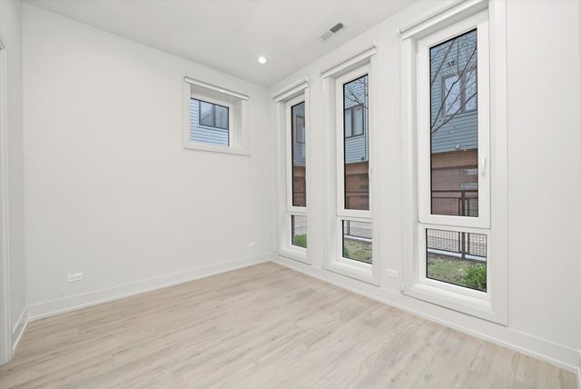 3210 N Keeler Avenue, Chicago, IL 60641