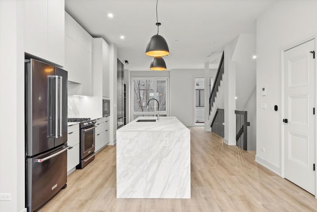 3210 N Keeler Avenue, Chicago, IL 60641