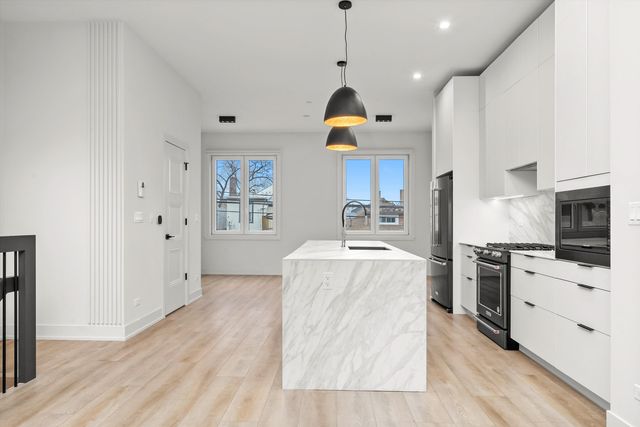 3210 N Keeler Avenue, Chicago, IL 60641