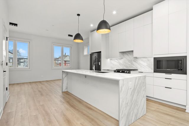 3210 N Keeler Avenue, Chicago, IL 60641