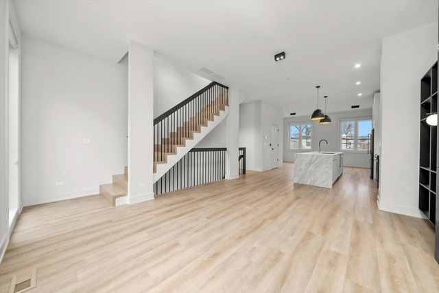 3210 N Keeler Avenue, Chicago, IL 60641