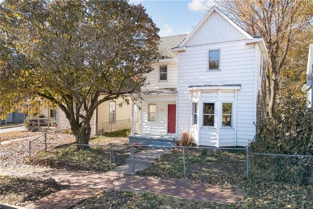 1706 N 3rd Street, St Joseph, MO 64505