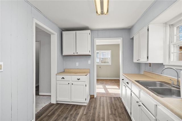 1706 N 3rd Street, St Joseph, MO 64505