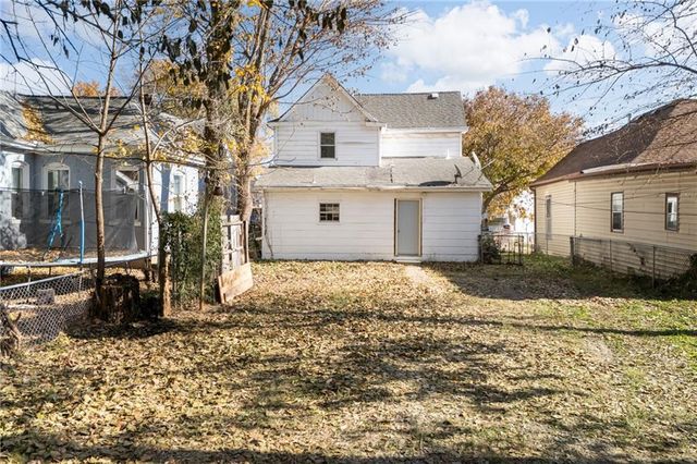 1706 N 3rd Street, St Joseph, MO 64505