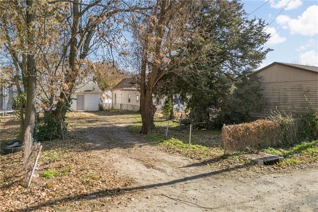 1706 N 3rd Street, St Joseph, MO 64505