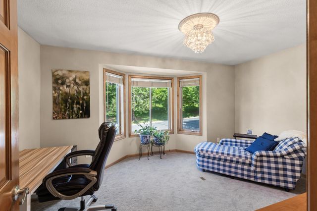 1420 Summit Shores Drive, Burnsville, MN 55306