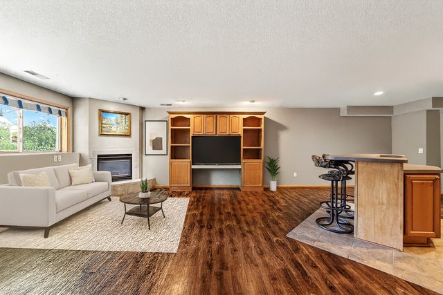 1420 Summit Shores Drive, Burnsville, MN 55306