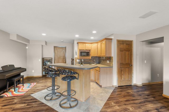 1420 Summit Shores Drive, Burnsville, MN 55306