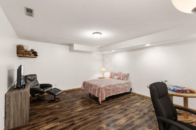 1420 Summit Shores Drive, Burnsville, MN 55306