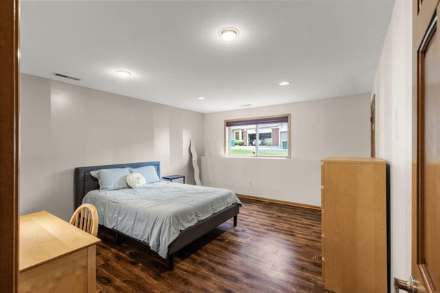 1420 Summit Shores Drive, Burnsville, MN 55306