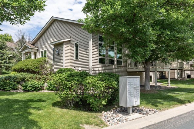 1420 Summit Shores Drive, Burnsville, MN 55306