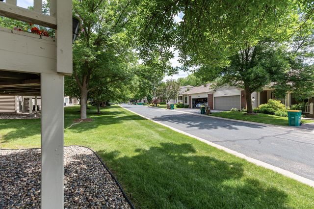 1420 Summit Shores Drive, Burnsville, MN 55306