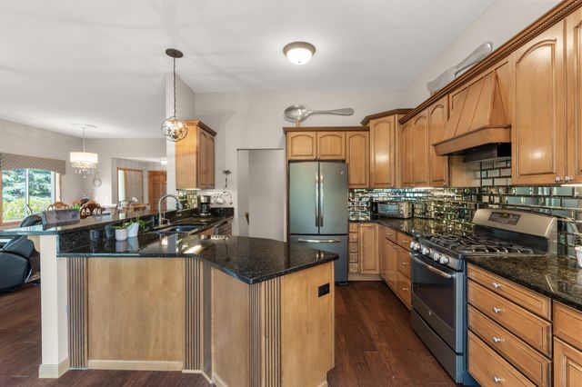 1420 Summit Shores Drive, Burnsville, MN 55306