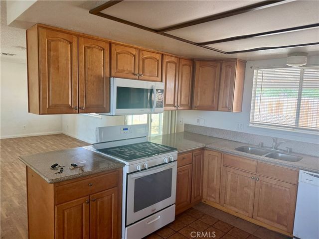 18393 Mojave, Hesperia, CA 92345