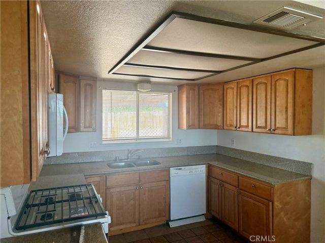 18393 Mojave, Hesperia, CA 92345