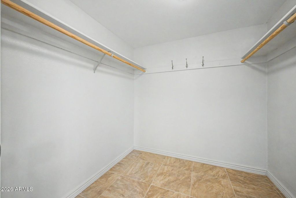 Image 18 of property listing at 1613 E WEATHERVANE Lane, Tempe, AZ 85283
