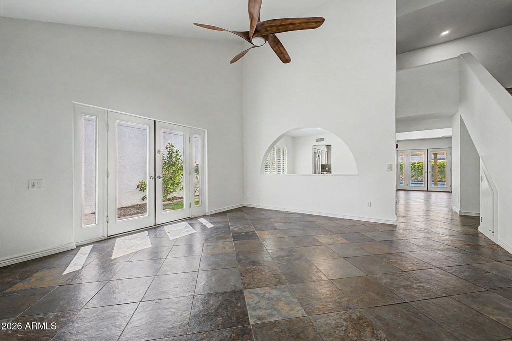 Image 4 of property listing at 1613 E WEATHERVANE Lane, Tempe, AZ 85283