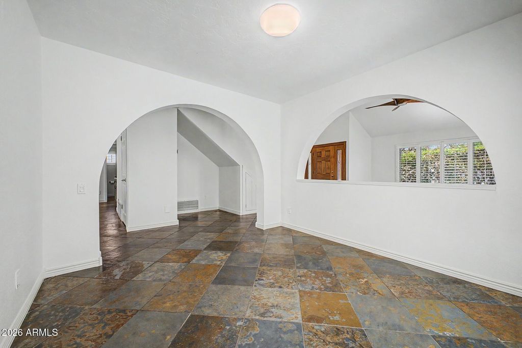 Image 5 of property listing at 1613 E WEATHERVANE Lane, Tempe, AZ 85283