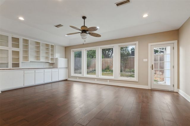 9433 Meadowknoll Drive, Dallas, TX 75243