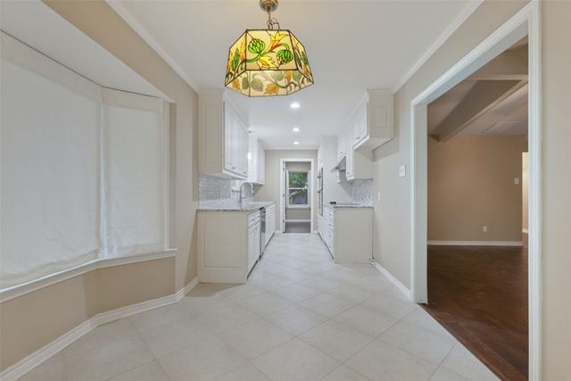 9433 Meadowknoll Drive, Dallas, TX 75243