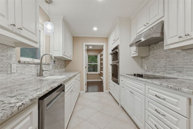 9433 Meadowknoll Drive, Dallas, TX 75243