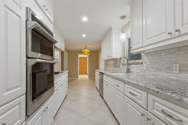 9433 Meadowknoll Drive, Dallas, TX 75243