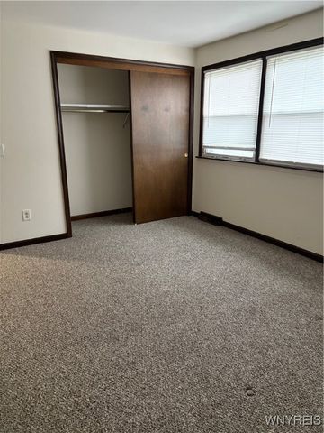 427 Kaymar Drive, Amherst, NY 14228