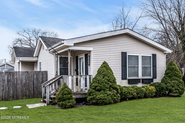 203 Arkansas Avenue, Toms River, NJ 08753