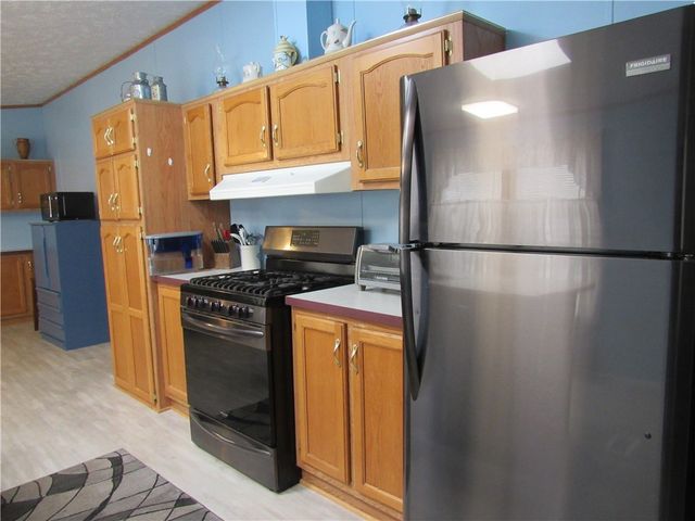 719 Joy Ln, Center Twp, PA 16001