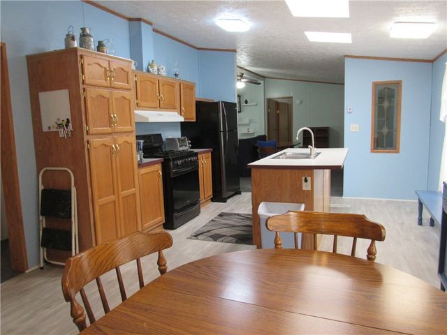 719 Joy Ln, Center Twp, PA 16001