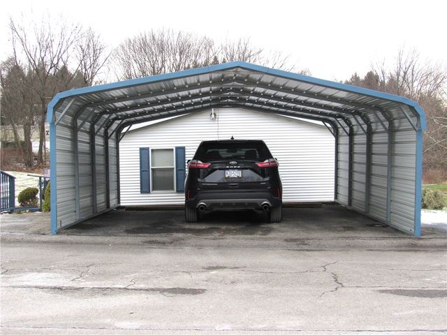 719 Joy Ln, Center Twp, PA 16001