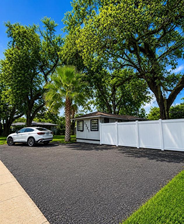 Image 25 of property listing at 1221 E DR MARTIN LUTHER KING JR BOULEVARD, Tampa, FL 33603