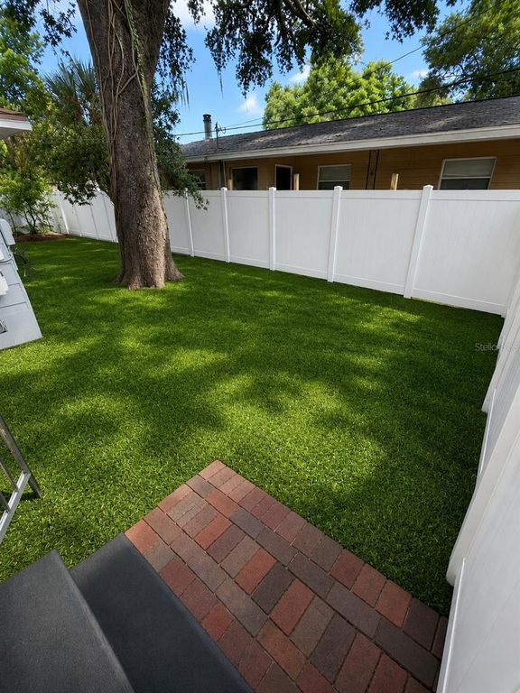 Image 27 of property listing at 1221 E DR MARTIN LUTHER KING JR BOULEVARD, Tampa, FL 33603
