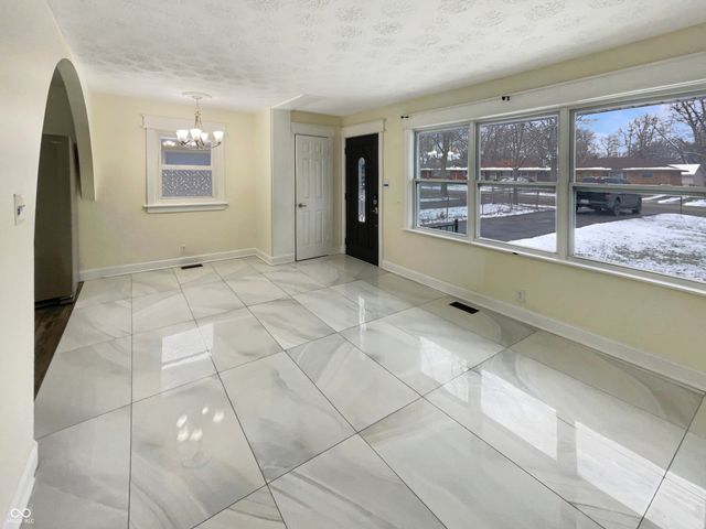 4055 N Grand Avenue, Indianapolis, IN 46226