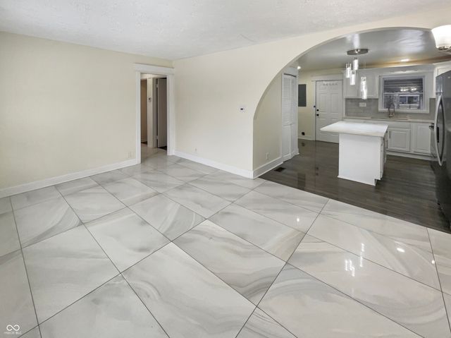 4055 N Grand Avenue, Indianapolis, IN 46226